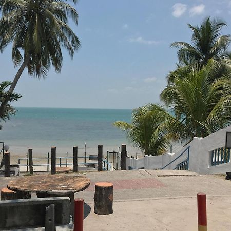 Newly Renovated Comfy Beachfront View At Seri Bulan Port Dickson Zewnętrze zdjęcie