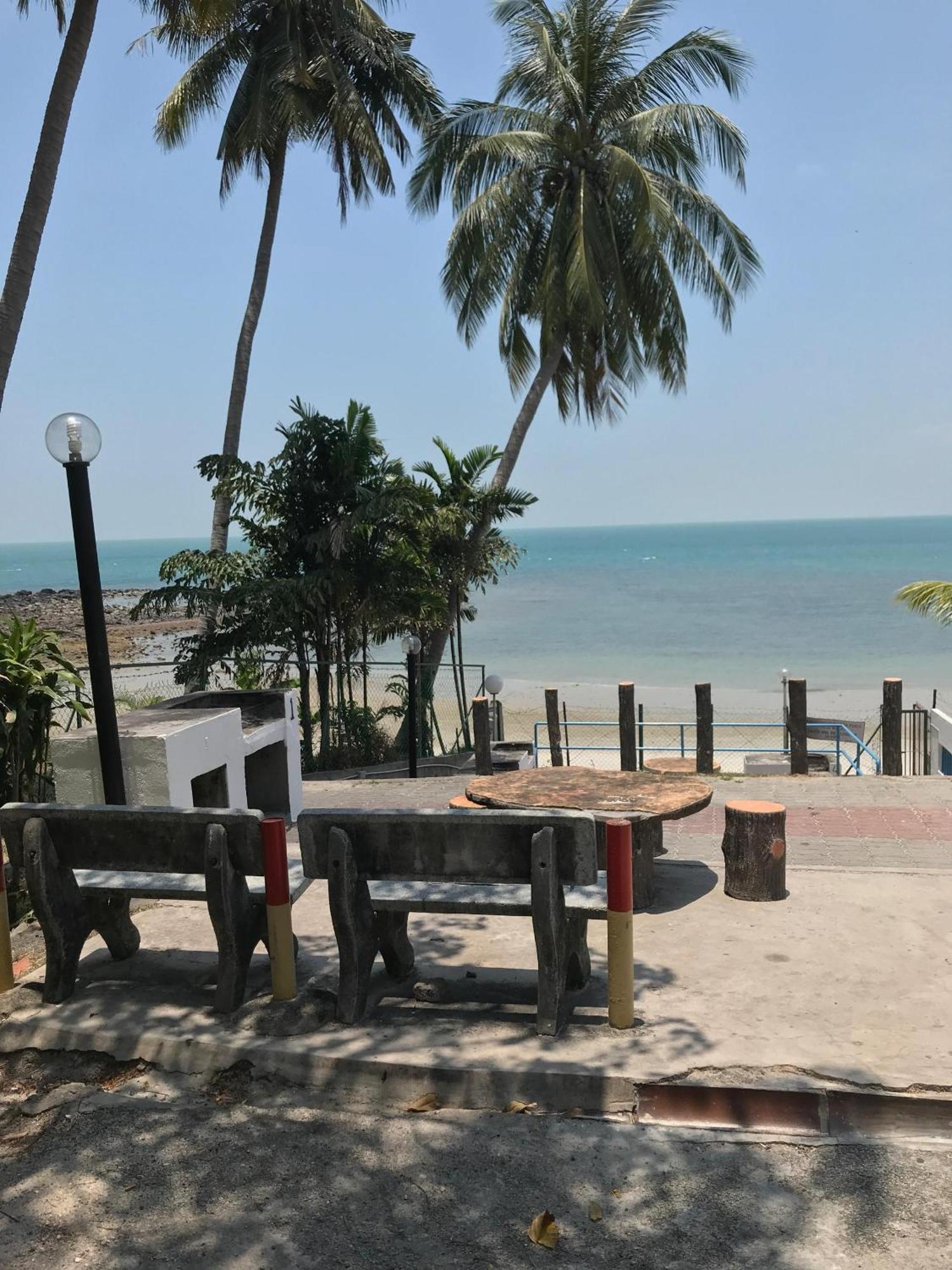 Newly Renovated Comfy Beachfront View At Seri Bulan Port Dickson Zewnętrze zdjęcie