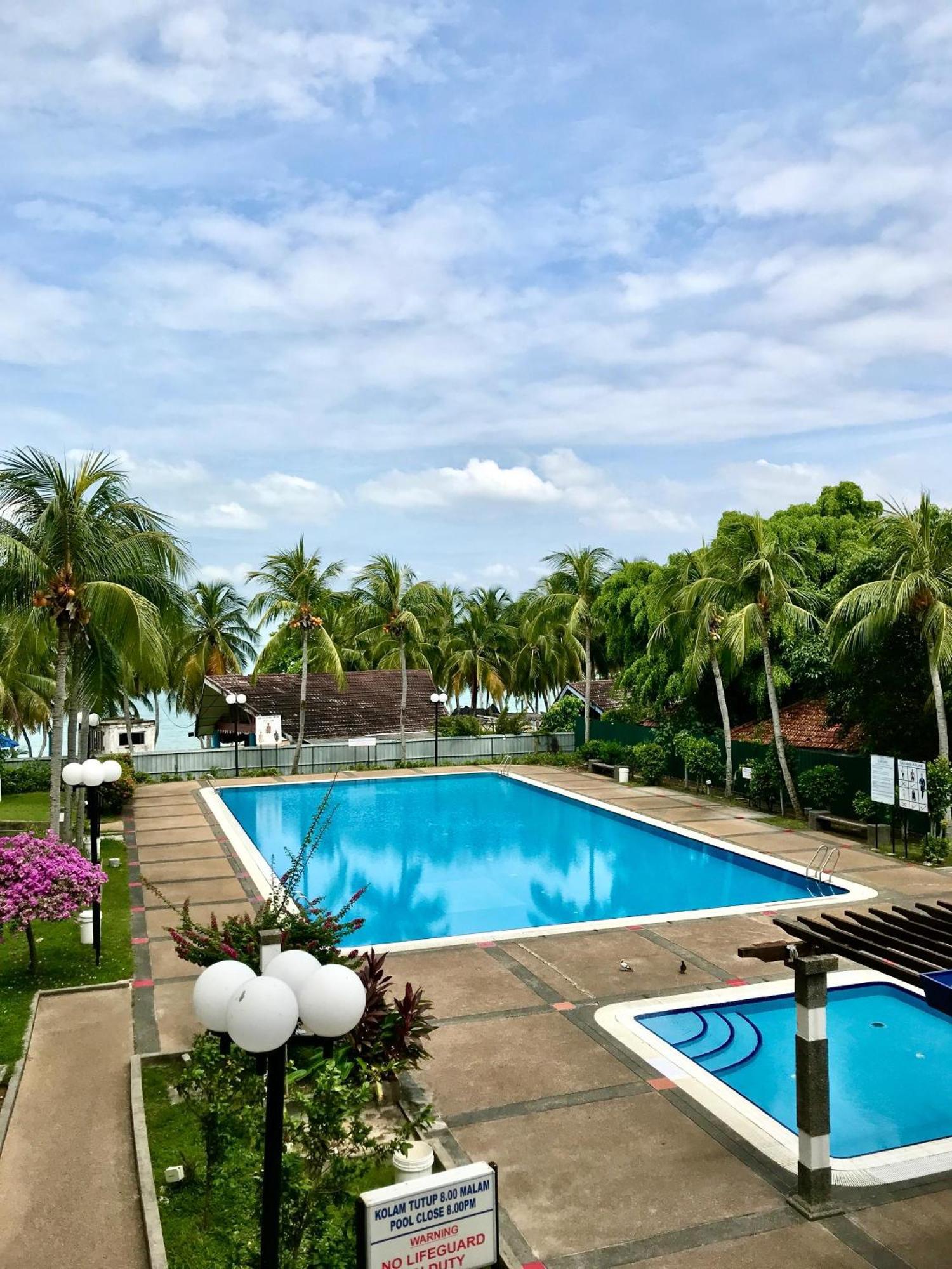 Newly Renovated Comfy Beachfront View At Seri Bulan Port Dickson Zewnętrze zdjęcie